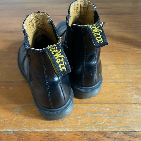 DR. MARTEN SMOOTH LEATHER CHELSEA BOOTS - Picture 4 of 6